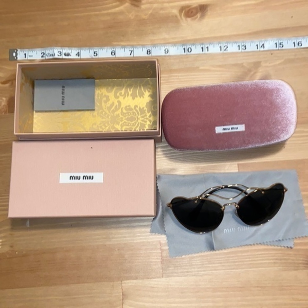 NEW MUI MUI Sunglasses with Box, pamphlet, pink velvet case, cloth
